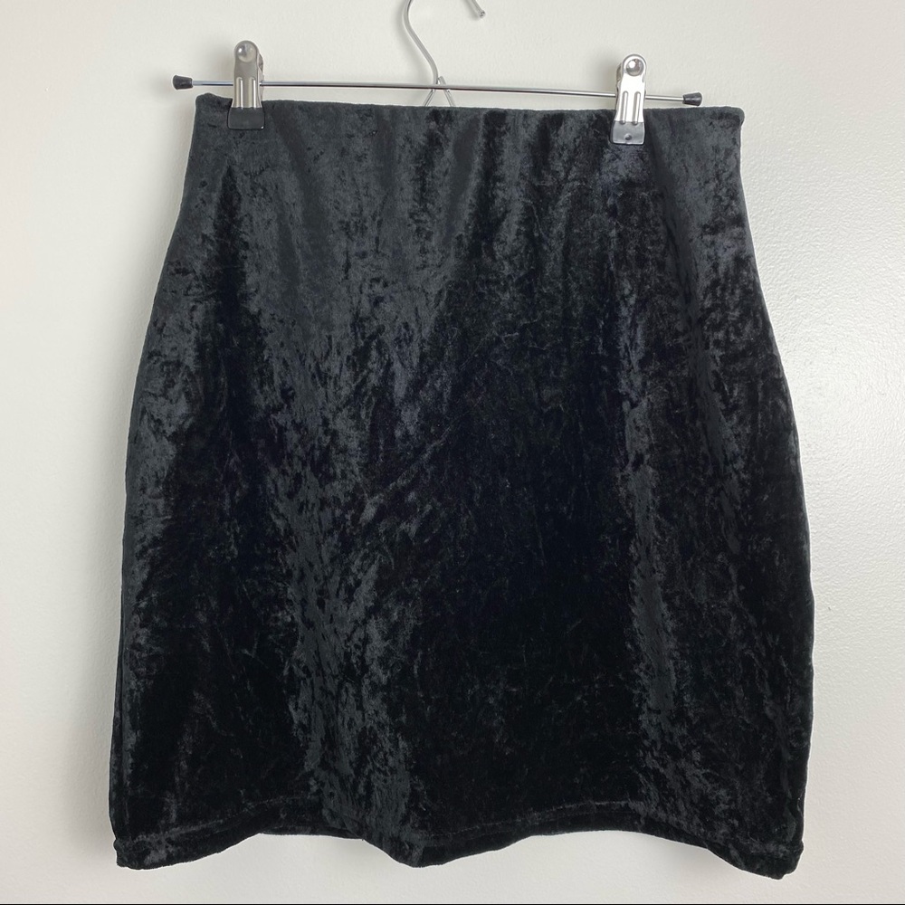 Vintage | Classic 90’s Black Velvet Skirt